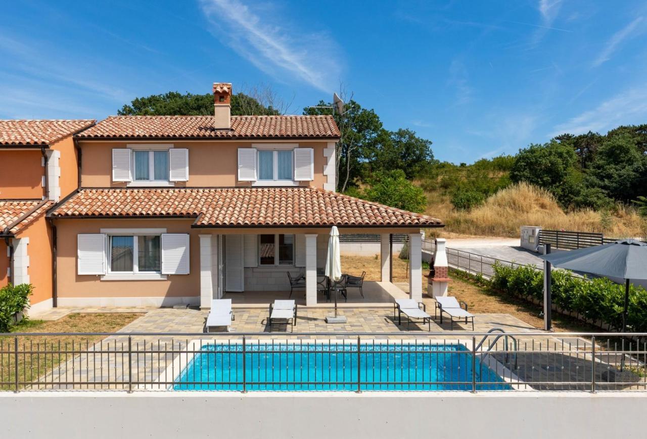 Villas In Villa Pula