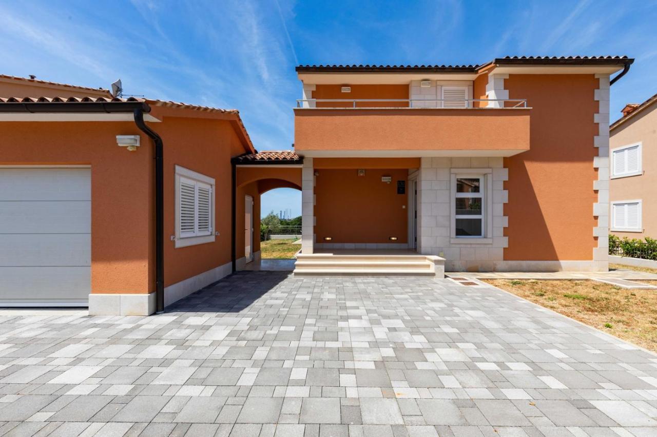 Villas In Villa Pula