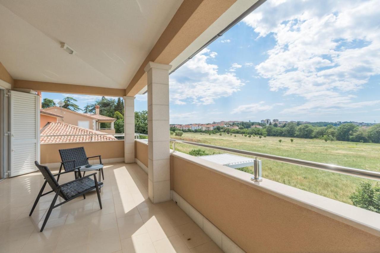 Villa Villas In *