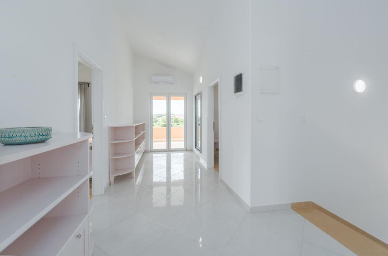 Villa Villas In Pula