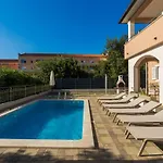 Villas Resort In Pula